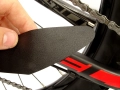 Czarna super mocna folia ochronna pod łańcuch NOSO bike protection