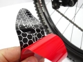 NOSO BIKE PROTECTION. Hybrydowa osłona ramy z żelem absorbującym. Osłona chroni ramę przed uderzeniami łańcucha.