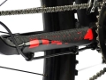 NOSO BIKE PROTECTION. Hybrydowa osłona ramy z żelem absorbującym. Osłona chroni ramę przed uderzeniami łańcucha.