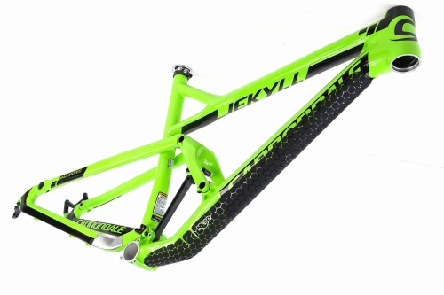 Osłona hybrydowa z żelem absorbującym. Do rowerów z zaokrąglonym profilem ramy.