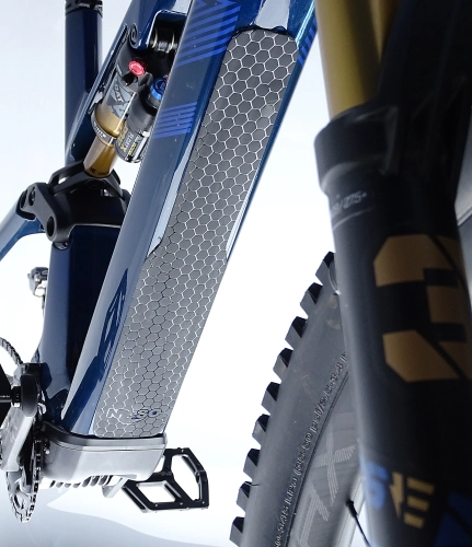 Hybrydowa osłona ramy z żelem absorbującym uderzenia. Noso bike protection